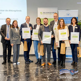 Auf dem Bild sind die Sponsorinnen und Sponsoren 2025 des Bildungsfonds Schwalm-Eder mit Vertretern des Schwalm-Eder-Kreises zu sehen,v. l.: Winfried Becker Landrat des Schwalm-Eder-Kreises, Tatjana Grau-Becker Wirtschaftsförderung des Schwalm-Eder-Kreises, Eugen Knoth IHK Kassel-Marburg, Laura Nickel Kreissparkasse Schwalm-Eder, André Jüttner EAM, Bernd Wilke Agentur für Arbeit Korbach, Stephanie Ruhl EDEKA, Dorothea Brede VolaPlast.