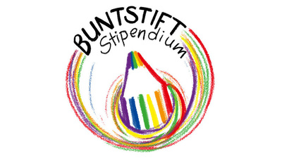 „Logo des ‚Buntstift Stipendium‘ auf hellem Hintergrund. Oberhalb steht in handschriftlicher schwarzer Schrift ‚BUNTSTIFT‘, darunter kleiner ‚Stipendium‘. In der Mitte befindet sich eine stilisierte Buntstiftspitze mit regenbogenfarbenen Streifen. Mehrere bunte, kreisförmige Linien in Rot, Orange, Gelb, Grün, Blau und Violett umrahmen das Motiv.“ „Logo des ‚Buntstift Stipendium‘ auf hellem Hintergrund. Oberhalb steht in handschriftlicher schwarzer Schrift ‚BUNTSTIFT‘, darunter kleiner ‚Stipendium‘. In der Mitte befindet sich eine stilisierte Buntstiftspitze mit regenbogenfarbenen Streifen. Mehrere bunte, kreisförmige Linien in Rot, Orange, Gelb, Grün, Blau und Violett umrahmen das Motiv.“